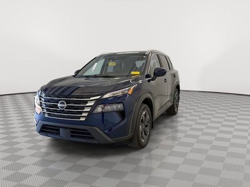 Certified 2025 Nissan Rogue SV w/ SV Premium Package FWD image 5