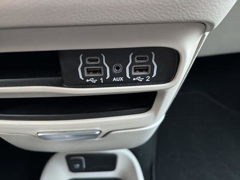 Used 2024 Chrysler Pacifica Touring-L FWD image 25