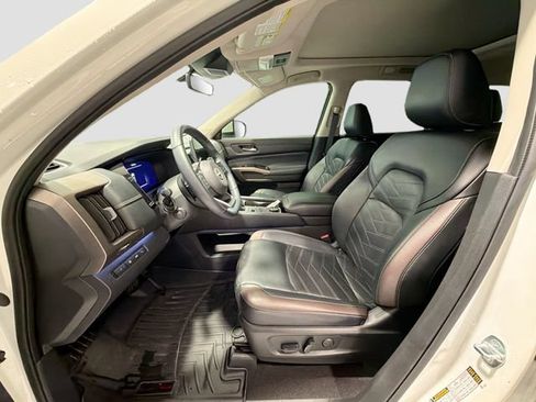 Used 2023 Nissan Pathfinder Platinum AWD/4WD image 19