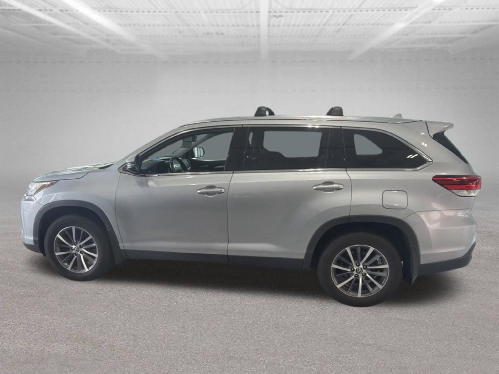 Used 2019 Toyota Highlander XLE AWD/4WD image 2