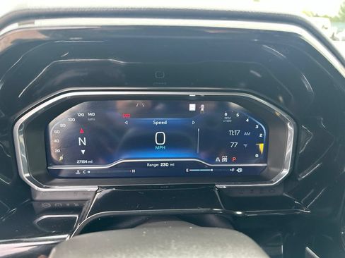 Used 2022 Chevrolet Silverado 1500 LTZ w/ Technology Package AWD/4WD image 2