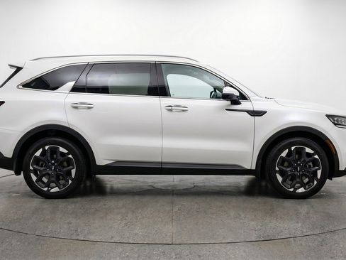 Used 2024 Kia Sorento S FWD image 11