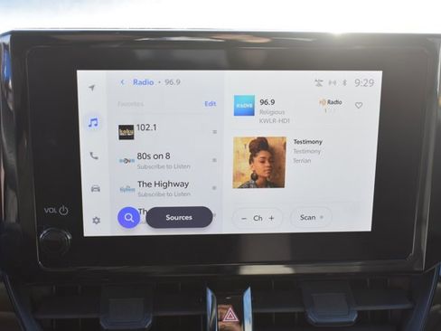 Used 2025 Toyota Corolla LE image 23