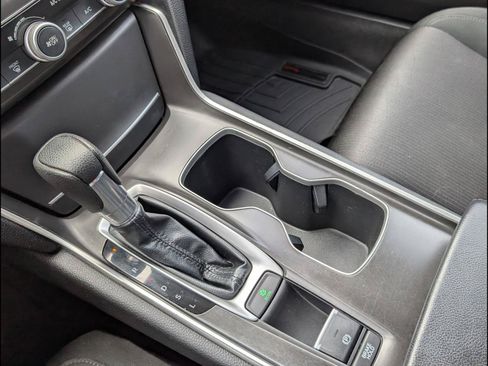 Used 2018 Honda Accord LX image 16