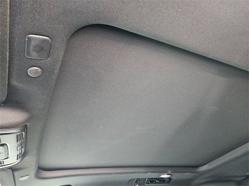 Used 2022 GMC Yukon Denali w/ Advanced Technology Package image 31