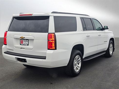 Used 2018 Chevrolet Suburban LT image 5