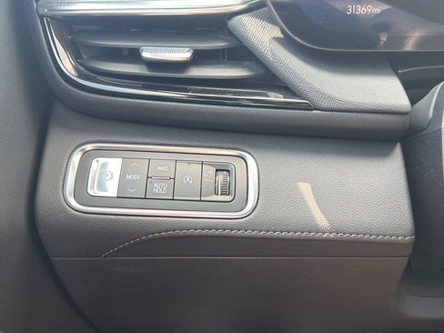 Used 2025 Buick Enclave Preferred AWD/4WD image 16