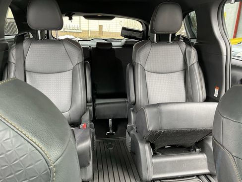 Used 2023 Toyota Sienna XLE Woodland Edition image 30