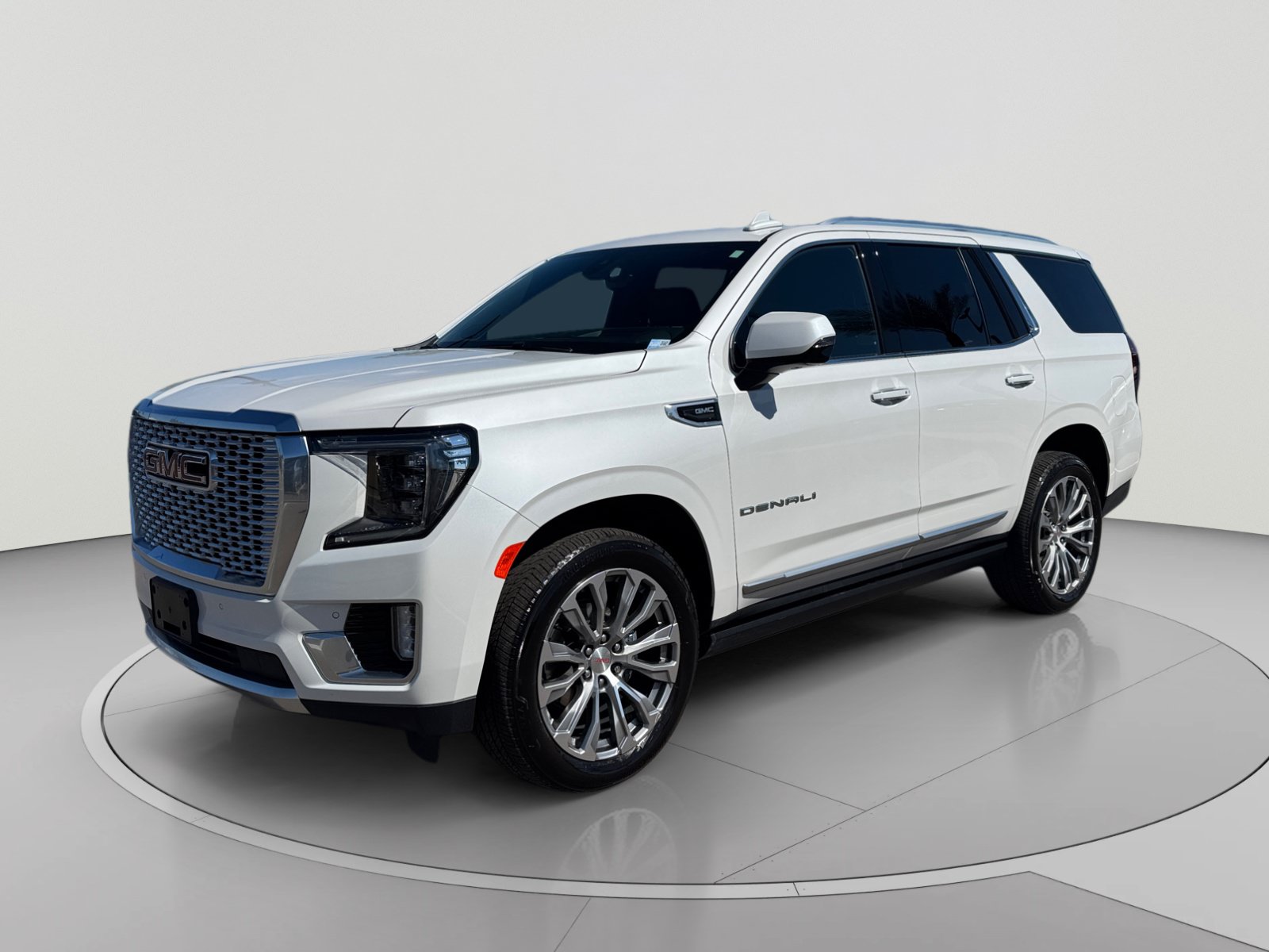 Used 2021 GMC Yukon Denali w/ Denali Premium Package AWD/4WD image 1