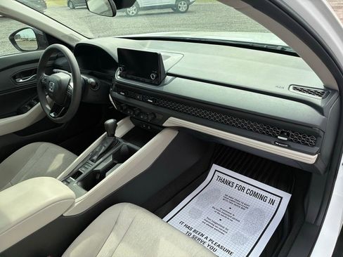 Used 2025 Honda Accord SE image 18