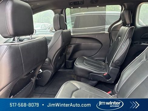 Used 2025 Chrysler Pacifica Limited FWD image 9