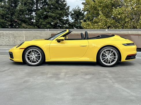Used 2023 Porsche 911 Carrera image 2