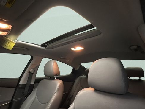 Used 2013 Hyundai Elantra Limited w/ Technology Pkg image 11