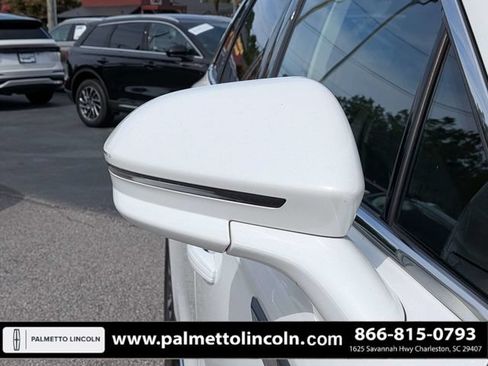 Used 2022 Lincoln Nautilus FWD w/ Premium Package image 11