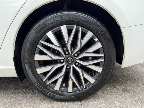 Used 2025 Nissan Altima 2.5 SV FWD image 32