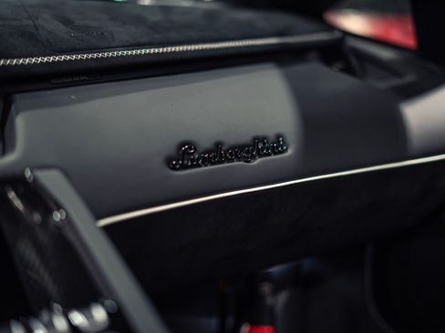 Used 2020 Lamborghini Aventador SVJ AWD/4WD image 57