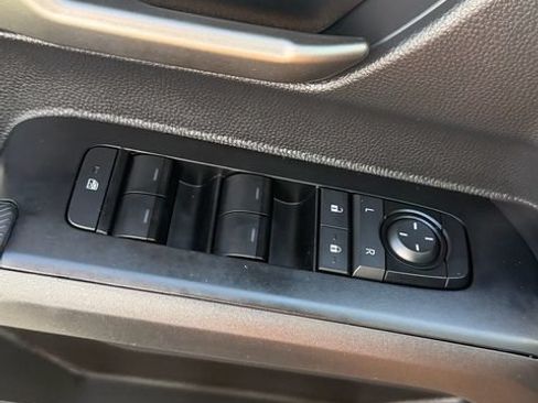 Used 2025 Toyota Tacoma Limited AWD/4WD image 38