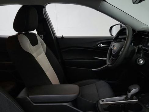 Used 2025 Chevrolet Trax LS w/ LS Convenience Package image 24