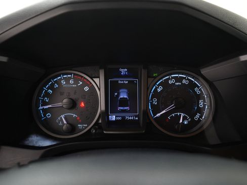 Used 2020 Toyota Tacoma TRD Sport AWD/4WD image 28