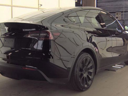 Used 2023 Tesla Model Y AWD image 2