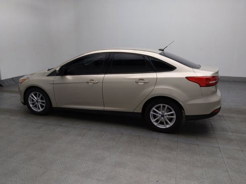 Used 2018 Ford Focus SE FWD image 3
