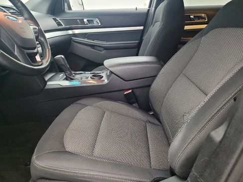 Used 2016 Ford Explorer XLT image 17
