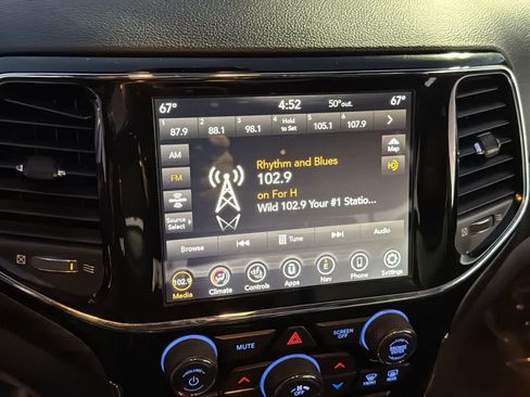 Used 2020 Jeep Grand Cherokee Altitude image 15