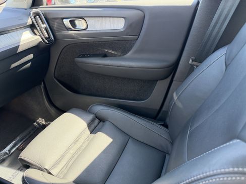 Certified 2024 Volvo XC40 B5 Plus w/ Protection Package Premier image 17