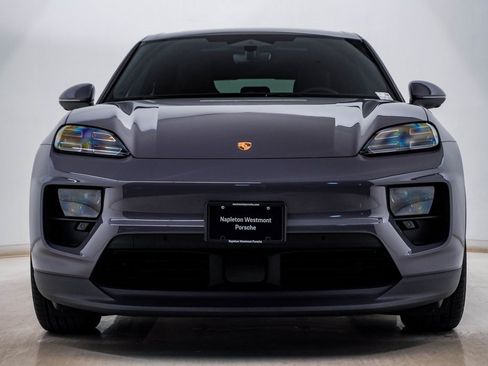 Certified 2025 Porsche Macan Electric image 6