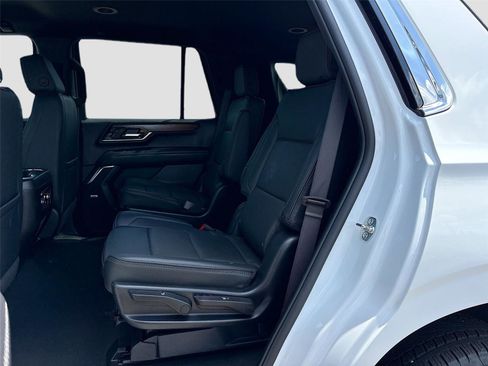 Used 2025 GMC Yukon Denali RWD image 25