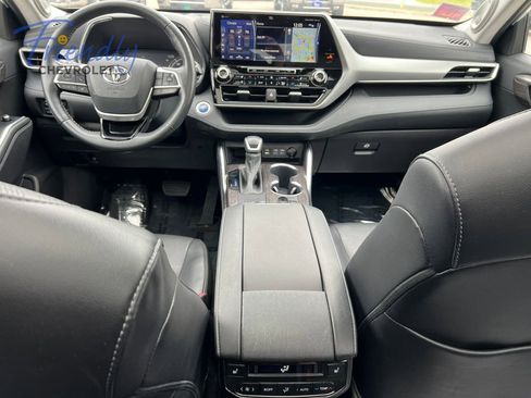 Used 2022 Toyota Highlander Platinum AWD/4WD image 24