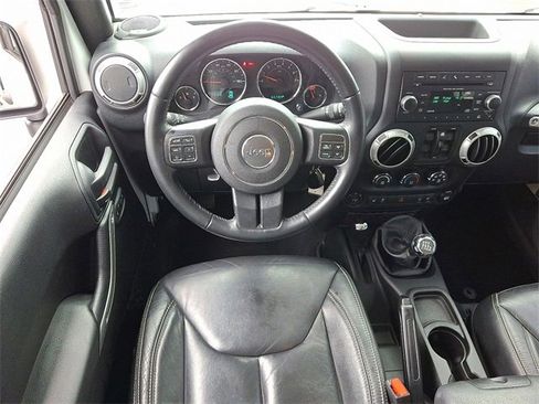 Used 2018 Jeep Wrangler Unlimited Sahara w/ Connectivity Group image 10