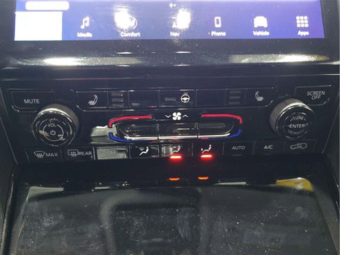 Used 2023 Jeep Grand Cherokee Limited AWD/4WD image 18