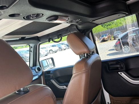 Used 2015 Jeep Wrangler Unlimited Sahara w/ Mopar Chrome Edition Group AWD/4WD image 29