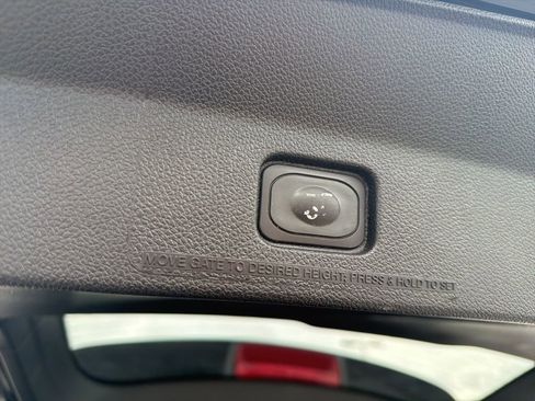 Used 2017 Ford Explorer Limited image 22