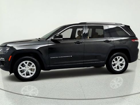 Used 2023 Jeep Grand Cherokee Limited AWD/4WD image 2