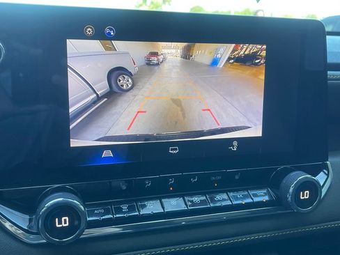 Used 2024 Chevrolet Colorado ZR2 w/ Safety Package AWD/4WD image 21