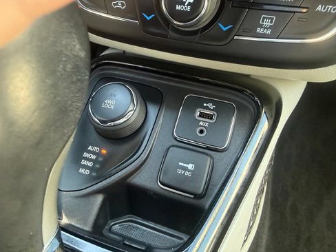 Used 2018 Jeep Compass Limited w/ Navigation Group AWD/4WD image 21