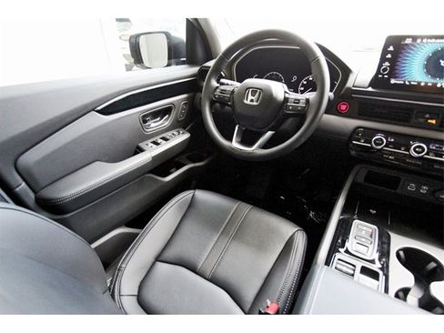 New 2025 Honda Pilot Touring image 7