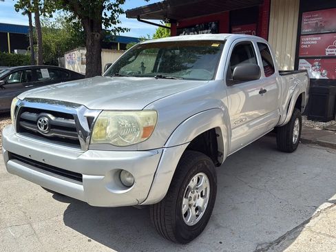 Used 2006 Toyota Tacoma 4x4 Access Cab V6 image 2