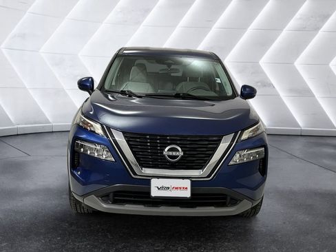 Used 2023 Nissan Rogue SV image 2