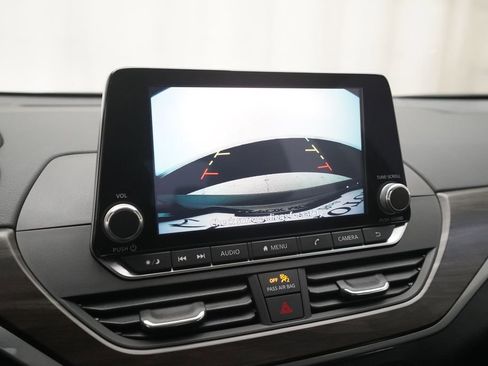Certified 2024 Nissan Altima 2.5 SV FWD image 18