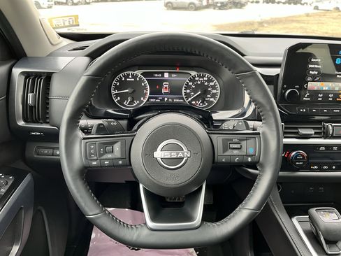 Used 2025 Nissan Pathfinder SL w/ SL Premium Package AWD/4WD image 18