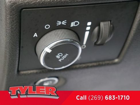Used 2018 Jeep Grand Cherokee Altitude AWD/4WD image 22