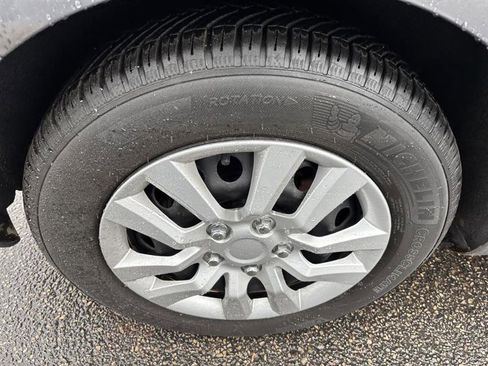 Used 2010 Volkswagen Golf 2-Door FWD image 27