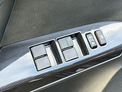 Used 2017 Toyota RAV4 SE image 11