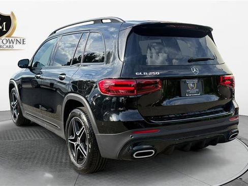 Used 2024 Mercedes-Benz GLB 250 image 3
