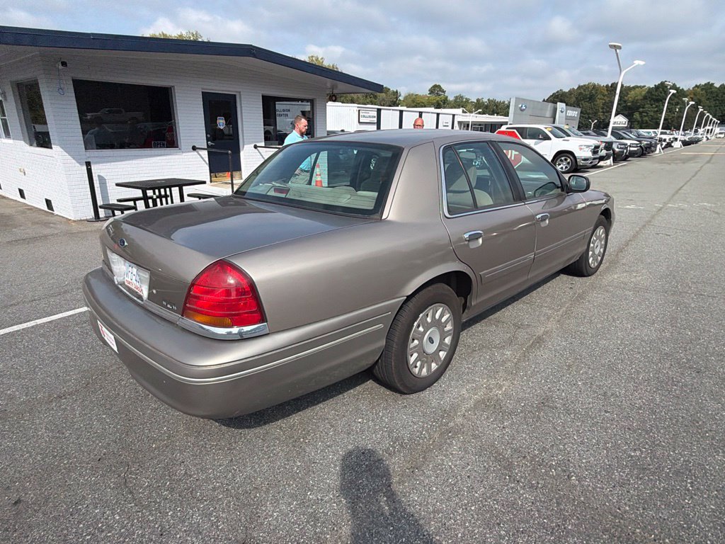 Used 2003 Ford Crown Victoria RWD image 11