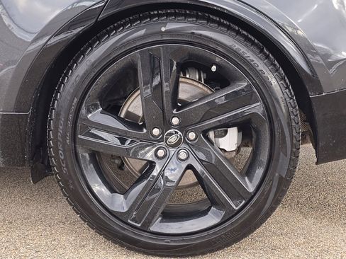 Certified 2025 Land Rover Discovery Dynamic SE image 6