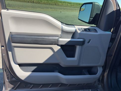 Used 2017 Ford F150 XLT w/ Equipment Group 302A Luxury AWD/4WD image 14